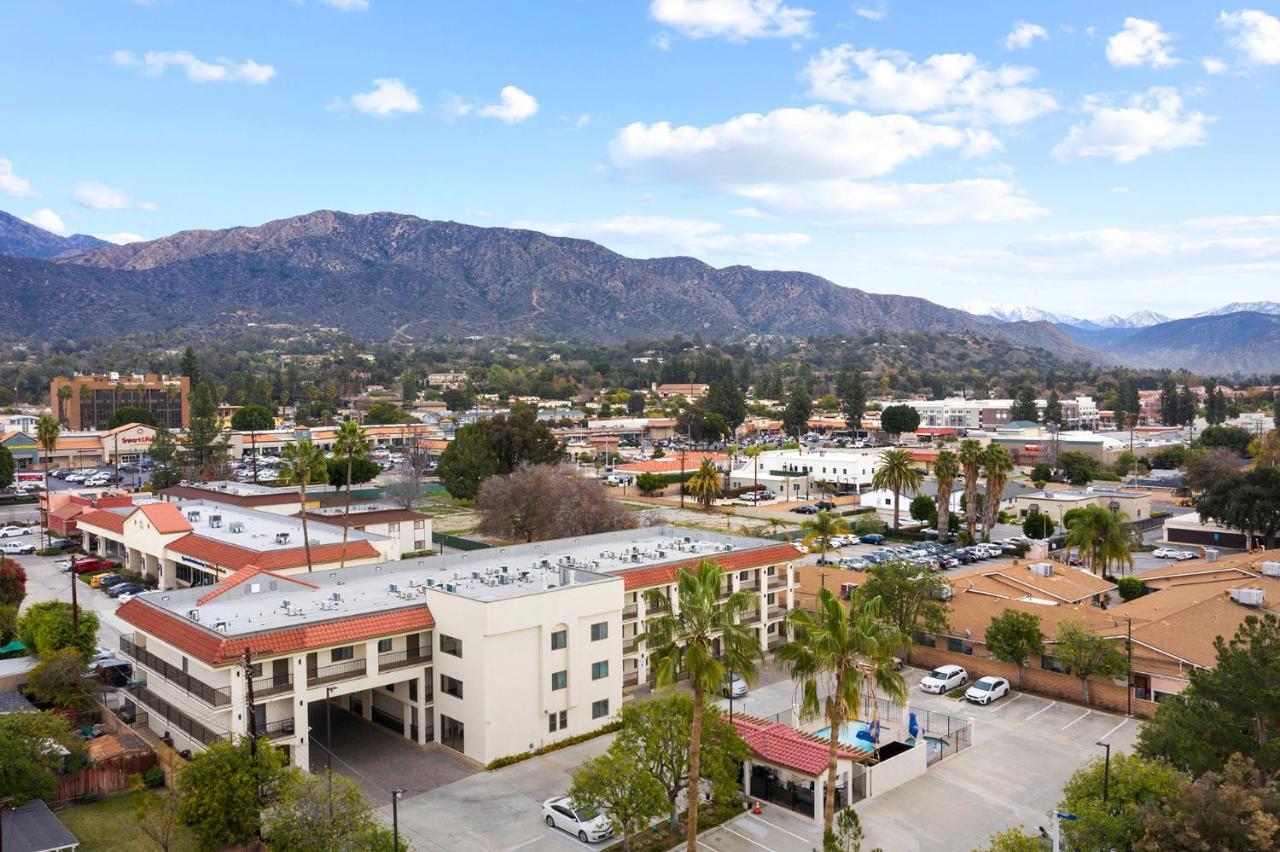 Hotel Huntington Duarte Exteriér fotografie